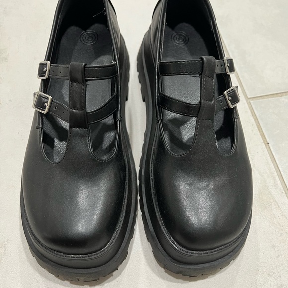 Urban Outfitters,  Platform Double-Strap Treaded Chunky platform shoes - Picture 6 of 6